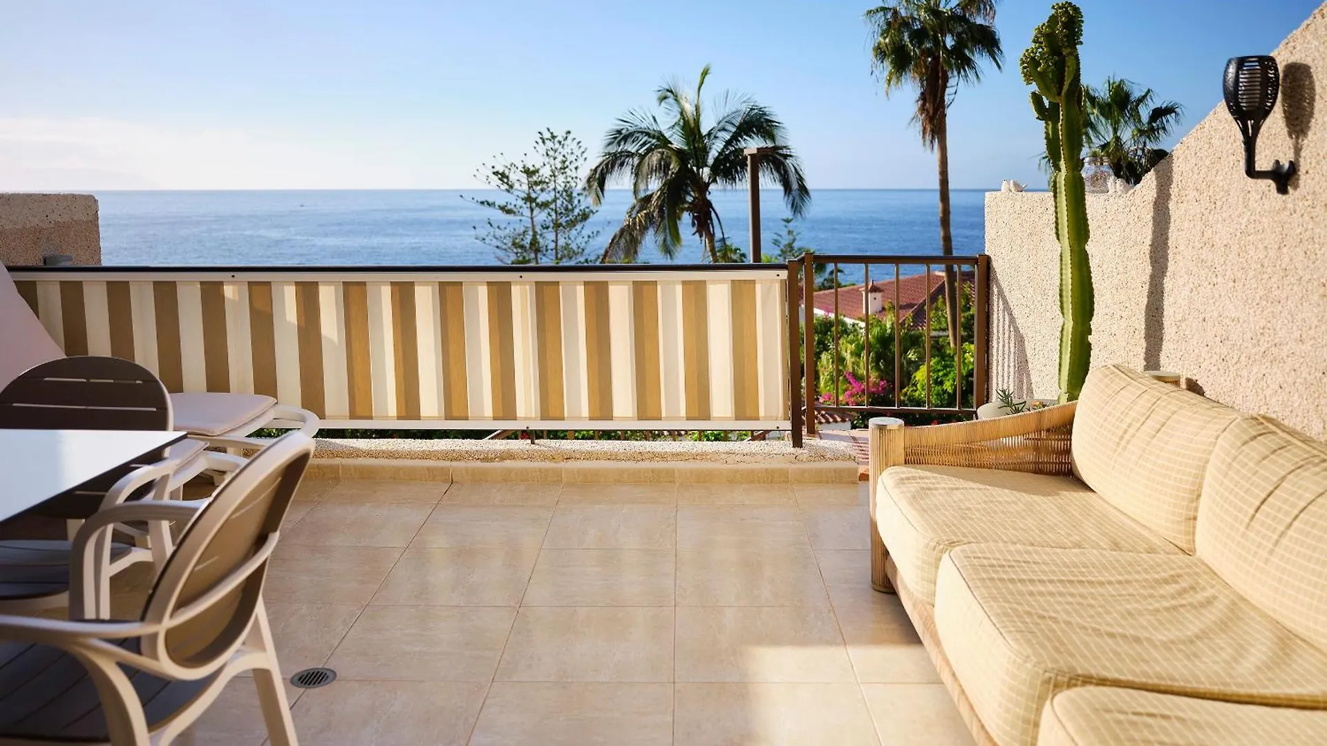 Sunset Magnolia Oceanview Apt location